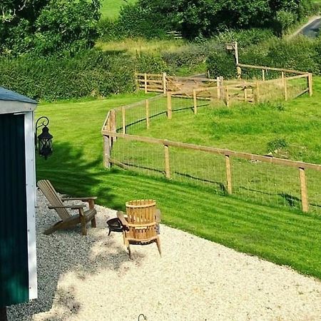 Peggy'S Hut Hotel Astbury Bagian luar foto