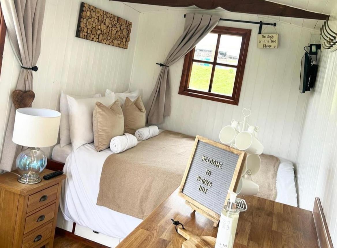 Peggy'S Hut Hotel Astbury Bagian luar foto